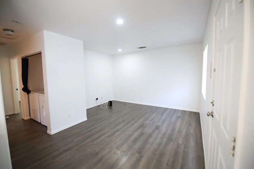 Building Photo - 6313 Palo Verde Ave