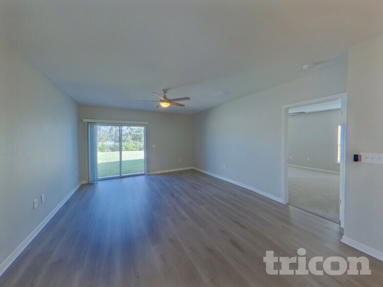 Building Photo - 11120 High Noon Trl