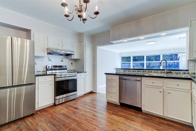 Building Photo - 4515 Oakshire Dr