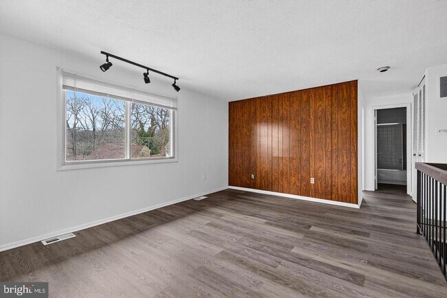 Building Photo - 8801 Monmouth Dr