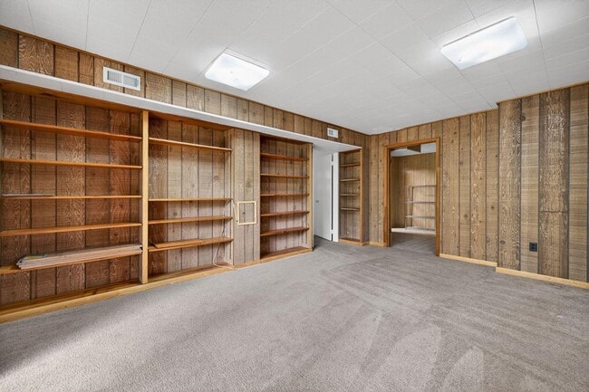 Building Photo - 9404 Woodington Dr