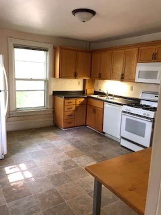 Building Photo - 1628 Winnebago St