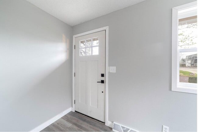 Building Photo - 3405 Balboa Ln