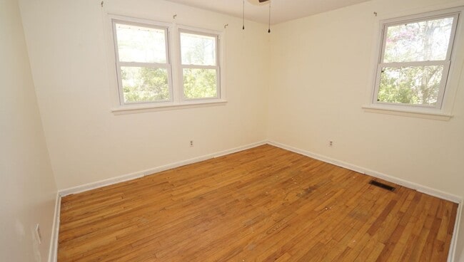 Building Photo - 1008 Hendricks Ave