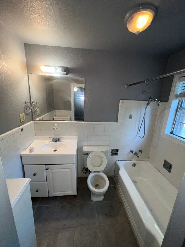 Building Photo - 4517 Bullen St