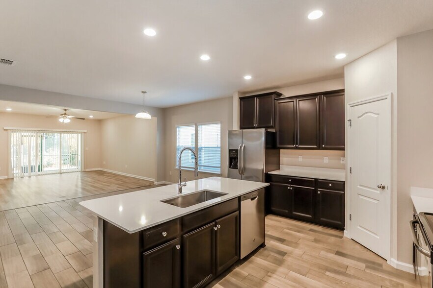 Building Photo - 16162 Blossom Lake Dr