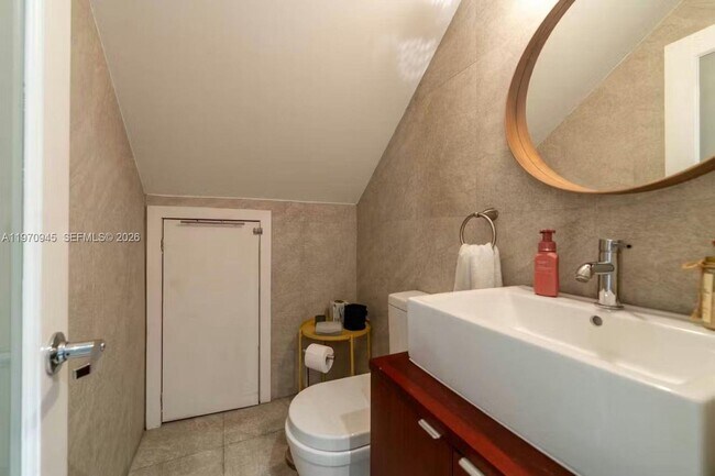 Building Photo - 1061 Michigan Ave