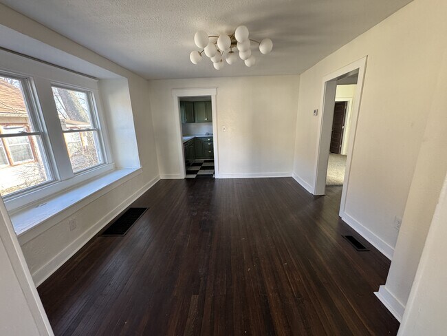 Building Photo - 1329 Rowland Ave