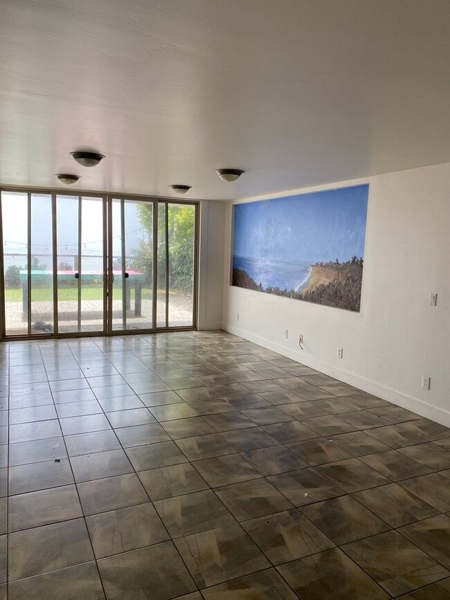 Building Photo - 6571 Del Playa Dr