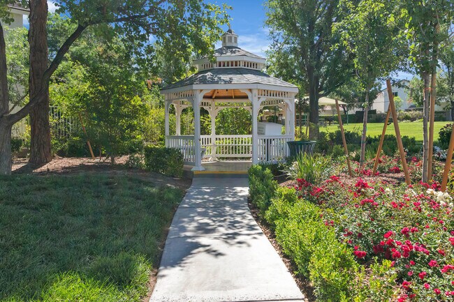 Building Photo - 1568 Lamplight Village Ln