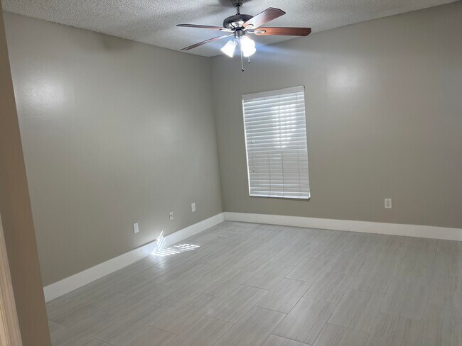 Building Photo - 10354 Fox Trail Rd S