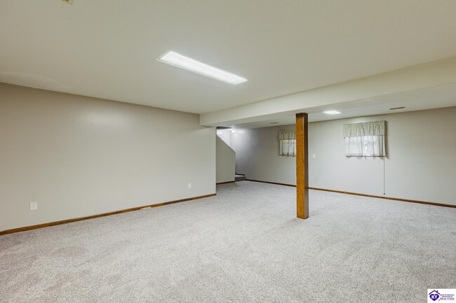 Building Photo - 1900 Clearview Dr