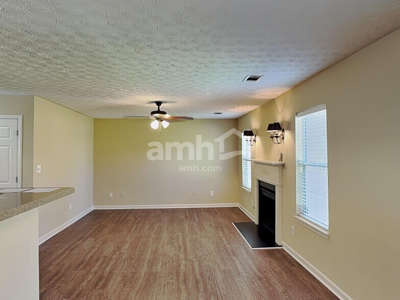 Building Photo - 2207 Lazy Days Rd