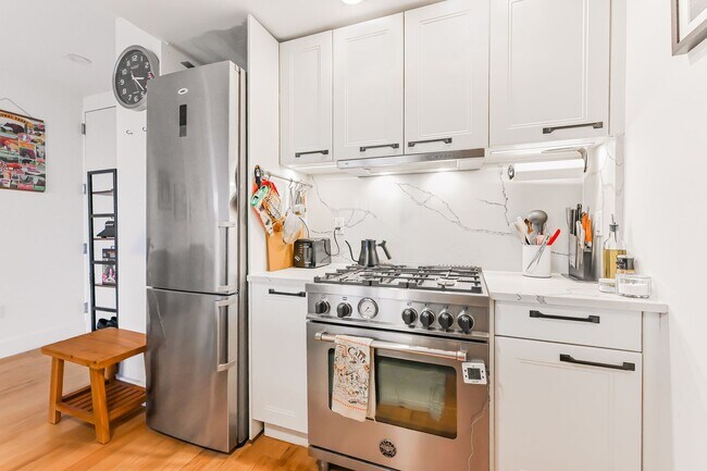 Building Photo - Beautiful 1 Bedroom in Prime Brooklyn with...
