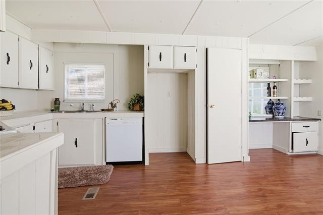 Building Photo - 1329 Fox Hollow Ct