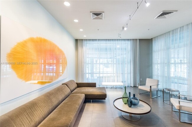 Building Photo - 1900 N Bayshore Dr