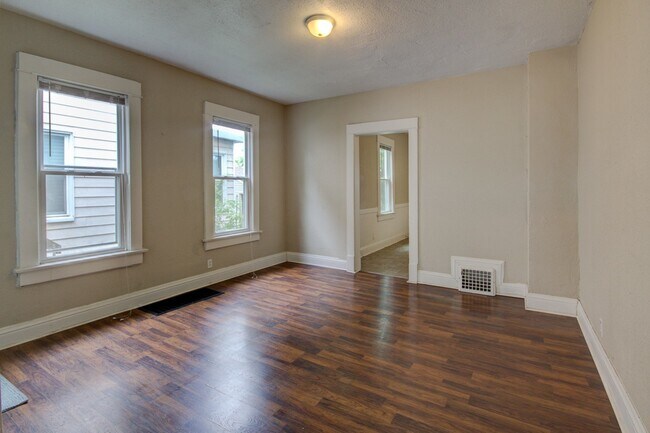 Building Photo - SL AAC1228