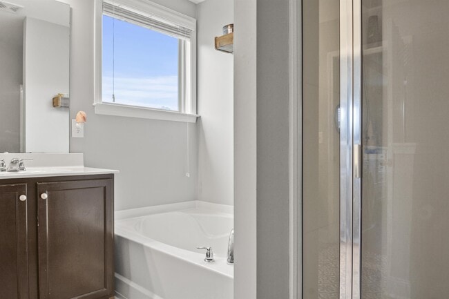 Building Photo - 401 Hope Ct