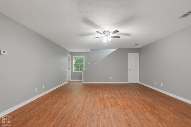 Building Photo - 722 Kitchen St