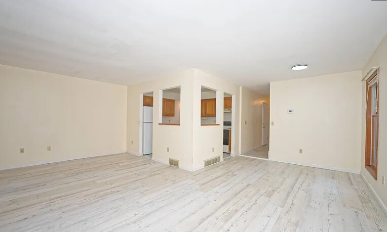 Building Photo - 69 Brenden Ct