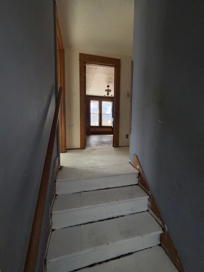 Building Photo - 111 E Livingston Dr