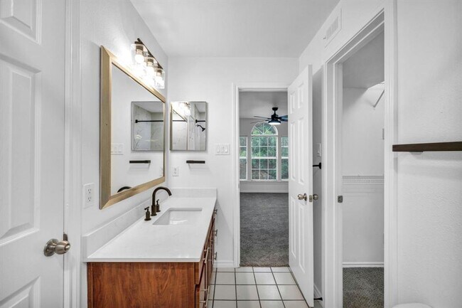 Building Photo - Pointe 360 Paradise - Architects 1 Bedroom...