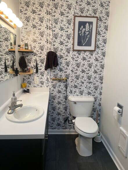 Building Photo - 13565 140th Ave