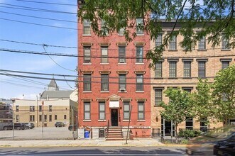 Building Photo - 554 Observer Hwy
