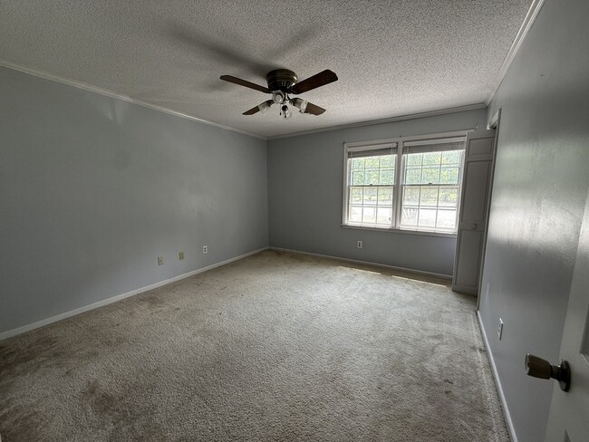 Building Photo - 110 S Pinepoint Dr