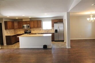 Building Photo - 809 W Northgate Dr