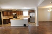 Building Photo - 809 W Northgate Dr