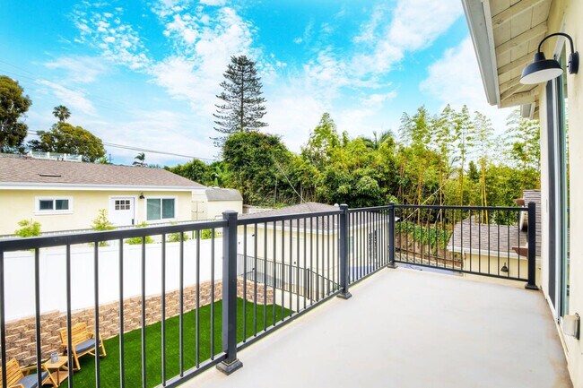Building Photo - 541 San Dieguito Dr