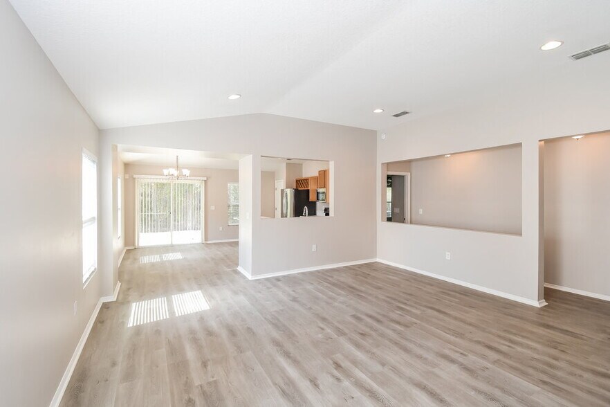 Building Photo - 11732 Silver Hill Dr