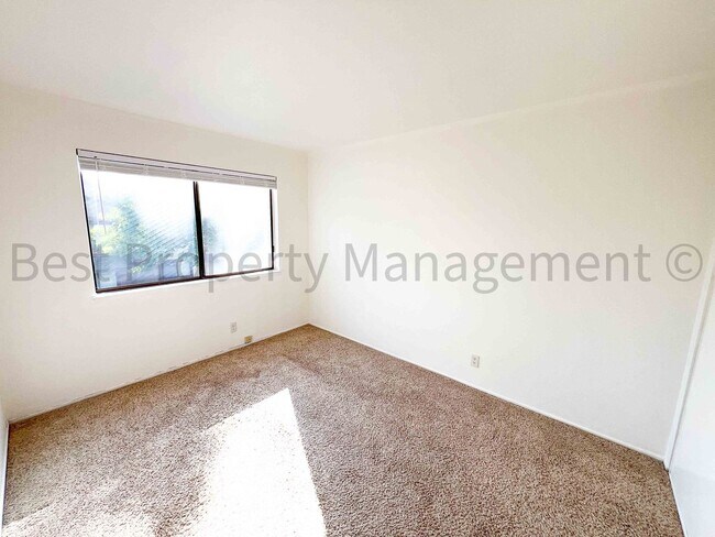 Building Photo - Perfect Shape Warm Springs Condo next to J...