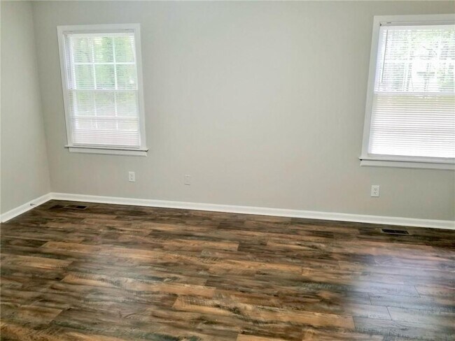 Building Photo - 4006 Evelyn Dr