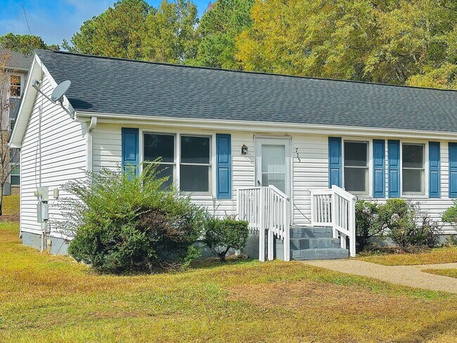 Building Photo - 725 N Privette St