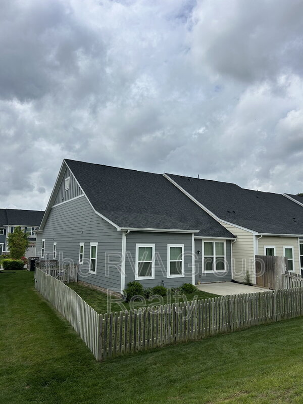 Building Photo - 9065 Spring Green Loop
