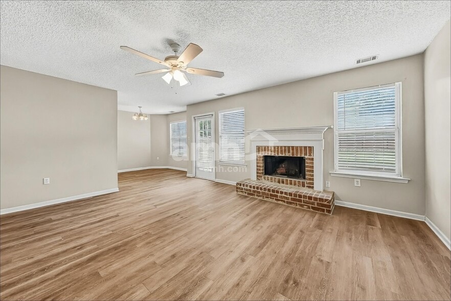 Building Photo - 8 Sandy Pond Ct