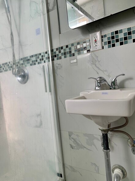 Building Photo - 336 Scranton Ave