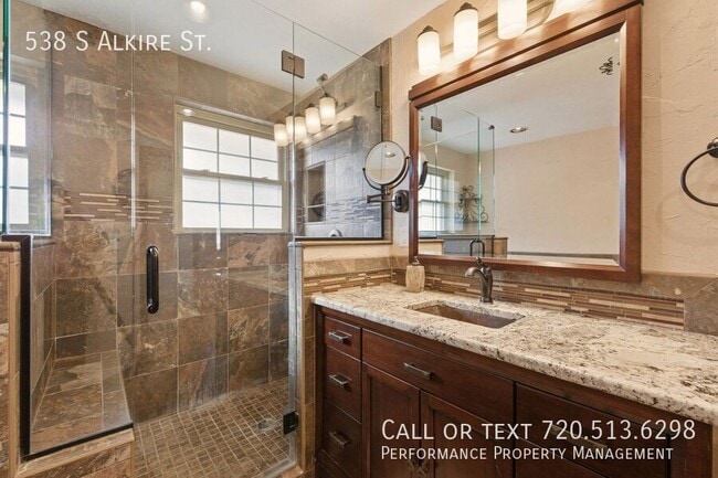 Building Photo - 538 S Alkire St