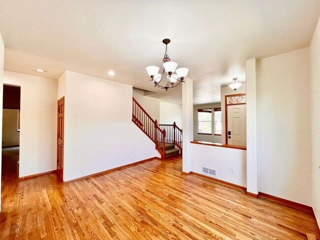 Building Photo - Beautiful 4 bed/ 3 bath Home with Office!