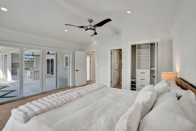 Building Photo - 885 Nafa Dr