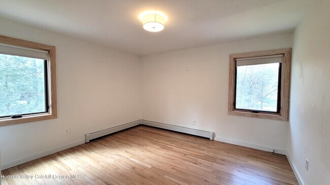 Building Photo - 90 Van Dale Rd