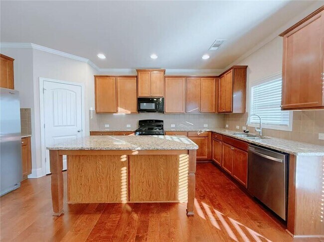 Building Photo - 3560 Golden Gate Ln