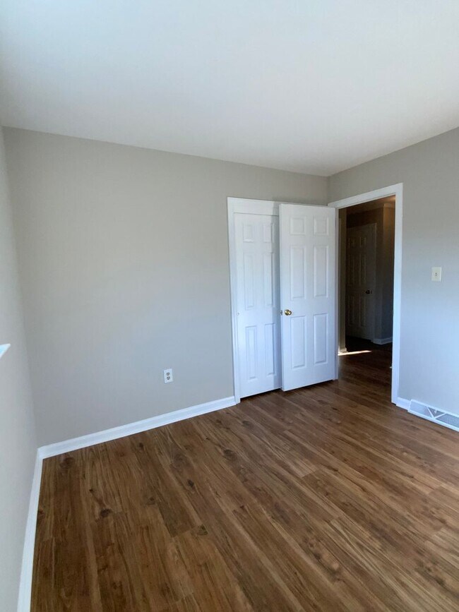 Building Photo - 418 Parkwynne Rd