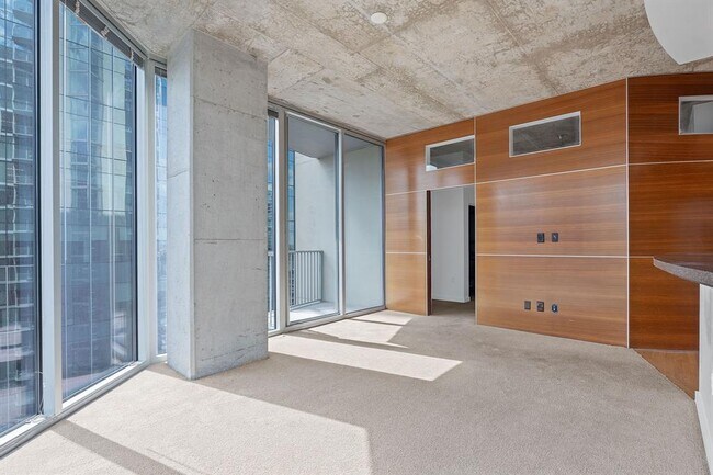 Building Photo - 360 Nueces St