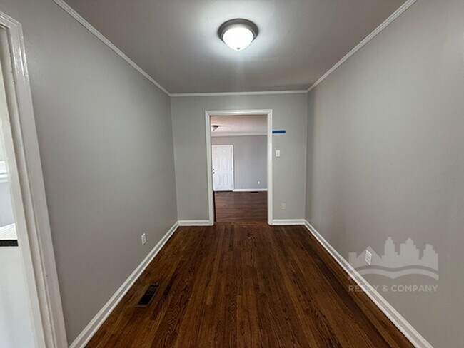 Building Photo - 3800 Vanuys Rd