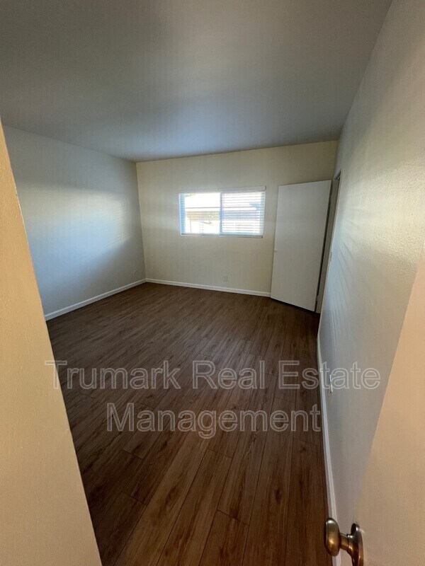 Building Photo - 2719 Montrose Ave