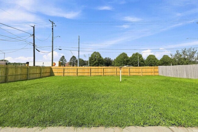 Building Photo - 7123 Strawberry Dr