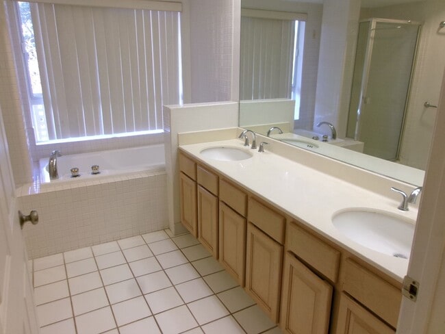 Building Photo - T0365 - MOANALUA VILLAGE #11H